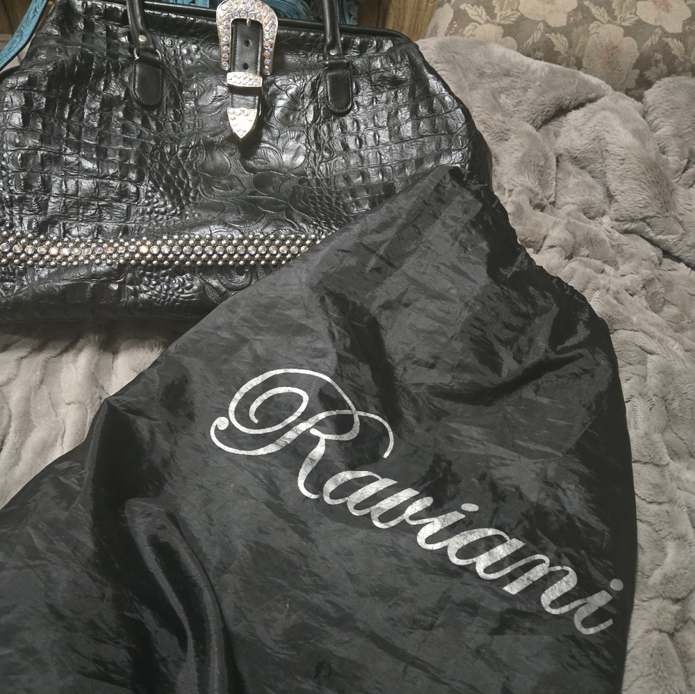 Raviani overnight bag